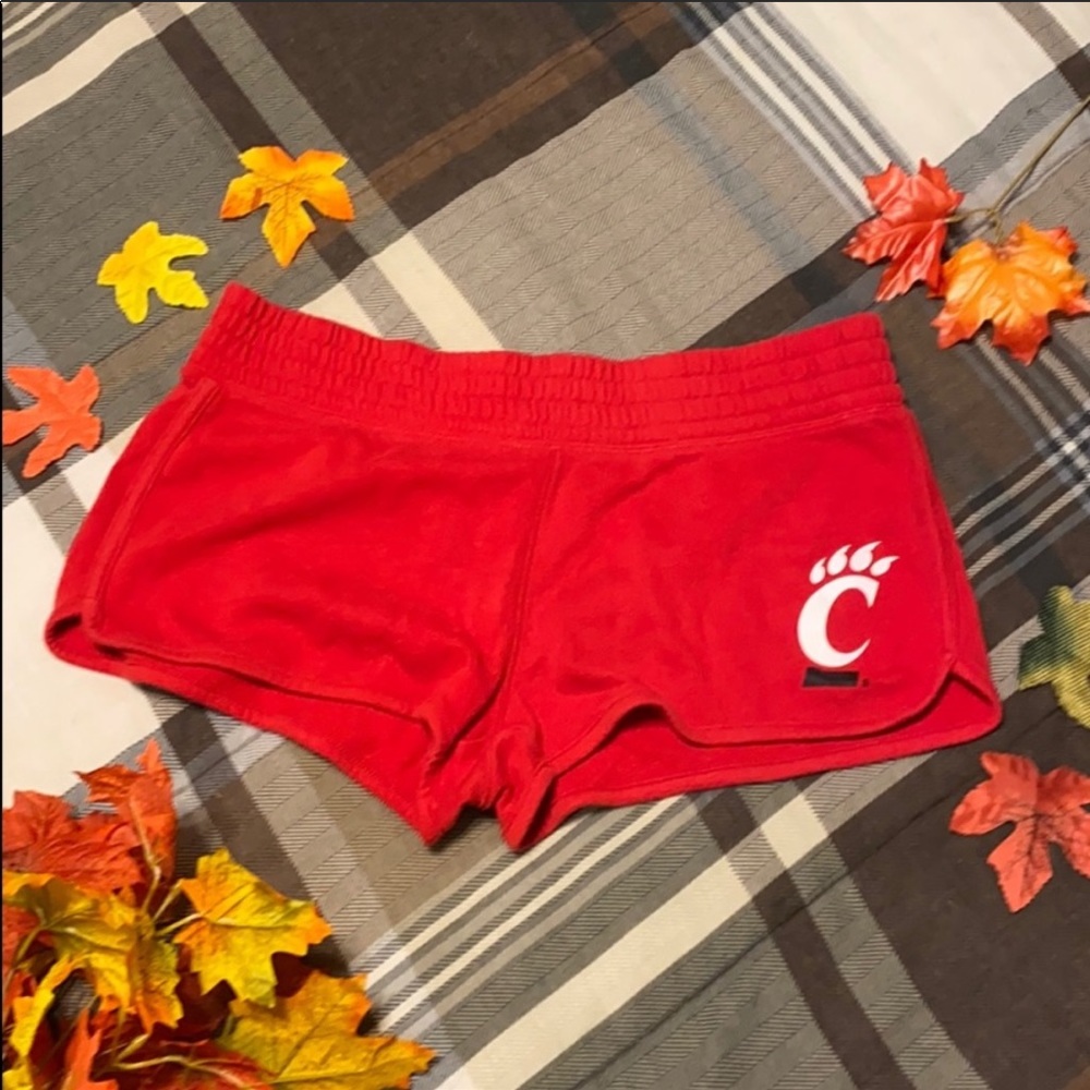 🖤❤️VS UC Bearcat short shorts!